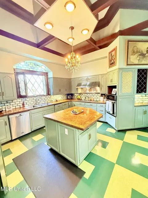 Kitchen - 433 S Main St, Grenada, MS 38901 photo 4 of 7
