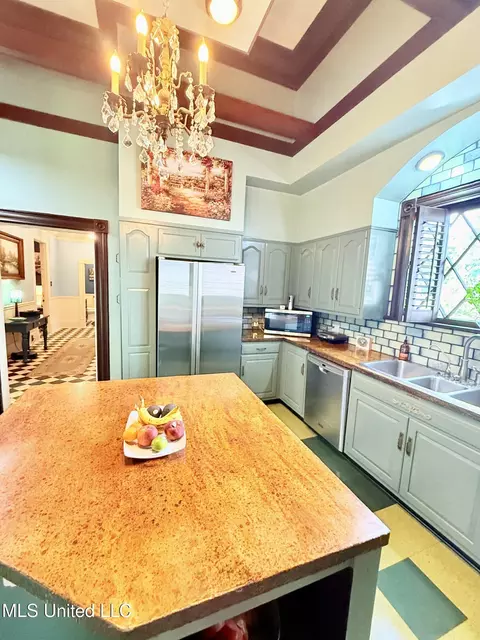 Kitchen - 433 S Main St, Grenada, MS 38901 photo 2 of 7