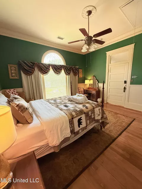 Bedroom - 433 S Main St, Grenada, MS 38901 photo 10 of 11