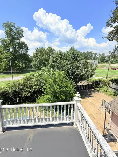 Exterior - 433 S Main St, Grenada, MS 38901 photo 7 of 20