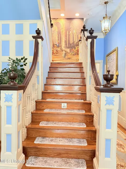 Entry Way - 433 S Main St, Grenada, MS 38901 photo 7 of 17