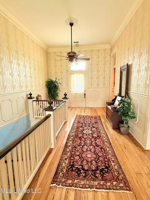 Entry Way - 433 S Main St, Grenada, MS 38901 photo 14 of 17