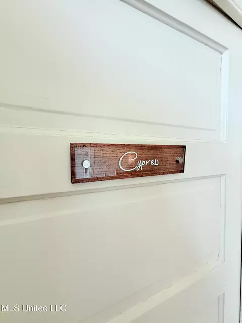 Entry Way - 433 S Main St, Grenada, MS 38901 photo 17 of 17