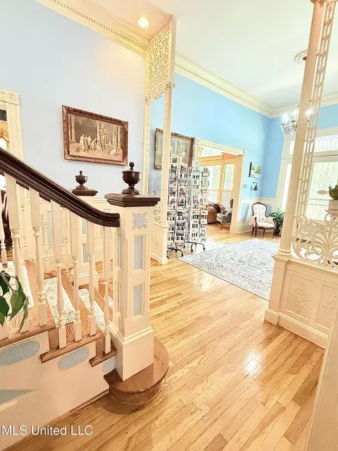 Entry Way - 433 S Main St, Grenada, MS 38901 photo 4 of 17