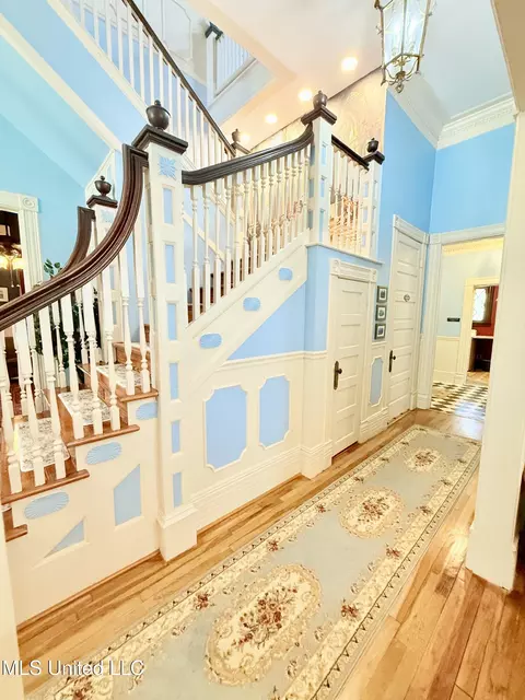 Entry Way - 433 S Main St, Grenada, MS 38901 photo 2 of 17