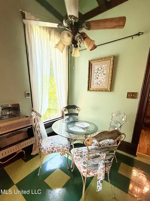 Dining - 433 S Main St, Grenada, MS 38901 photo 3 of 3