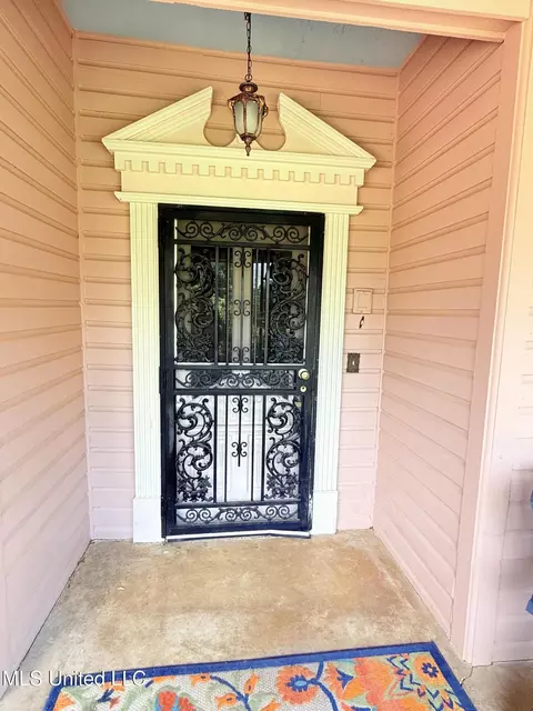 Exterior - 433 S Main St, Grenada, MS 38901 photo 11 of 20