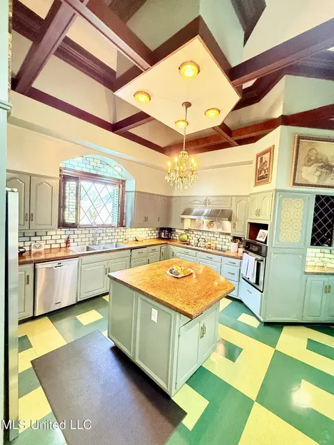 Kitchen - 433 S Main St, Grenada, MS 38901 photo 1 of 7