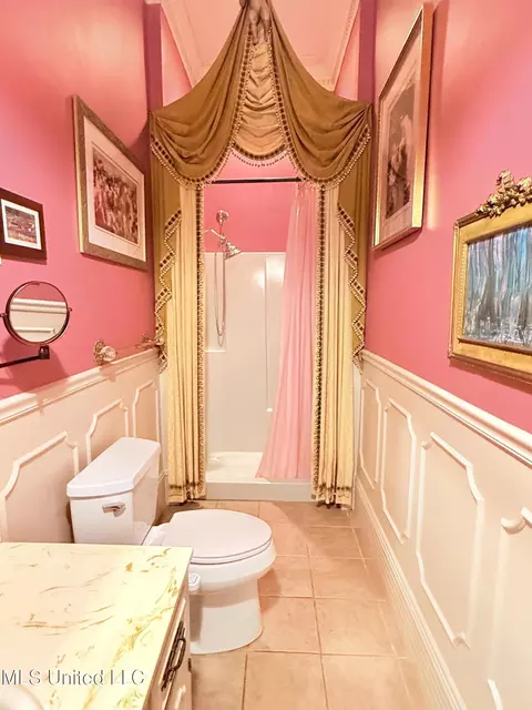Bath - 433 S Main St, Grenada, MS 38901 photo 6 of 12
