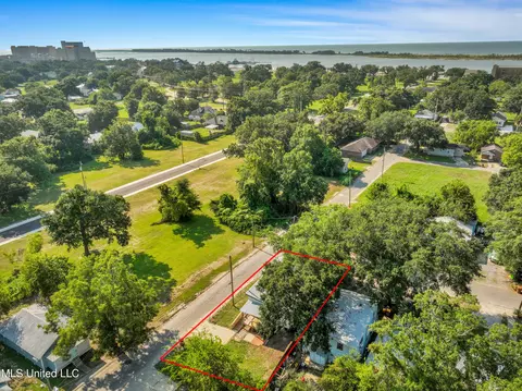 View/Area - 512 Peyton Dr, Biloxi, MS 39530 photo 4 of 5