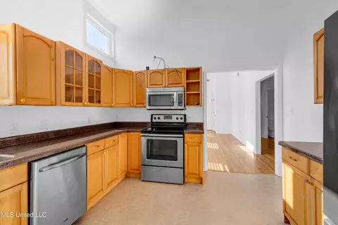 Kitchen - 512 Peyton Dr, Biloxi, MS 39530 photo 4 of 4