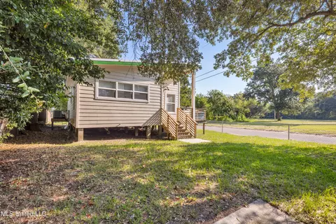 Exterior - 512 Peyton Dr, Biloxi, MS 39530 photo 2 of 7