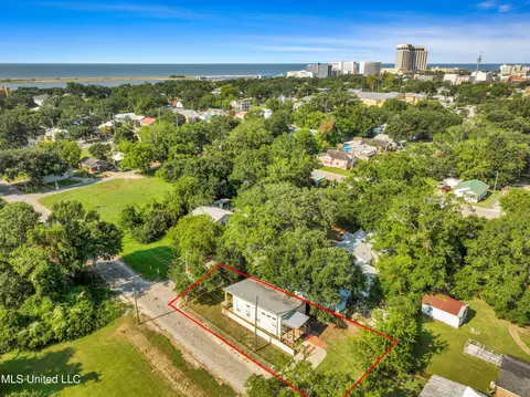 View/Area - 512 Peyton Dr, Biloxi, MS 39530 photo 3 of 5