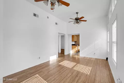 Living - 512 Peyton Dr, Biloxi, MS 39530 photo 1 of 4