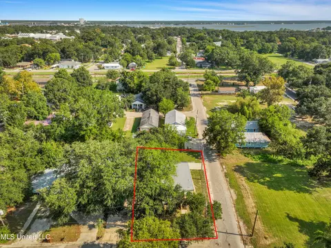 View/Area - 512 Peyton Dr, Biloxi, MS 39530 photo 1 of 5