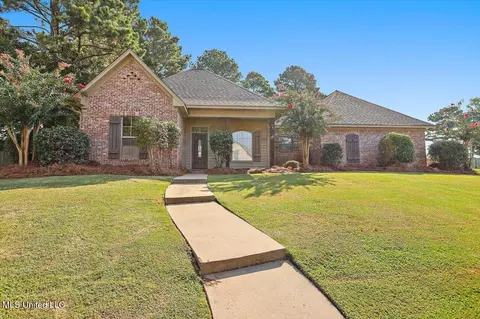 118 Cedar Green Dr, Canton, MS 39046