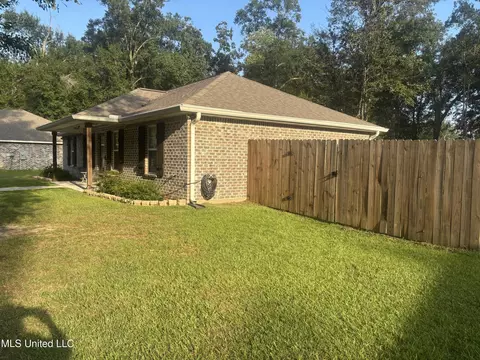 Exterior - 820 Mitchell St, Picayune, MS 39466 photo 4 of 12