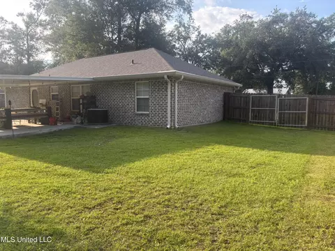 Exterior - 820 Mitchell St, Picayune, MS 39466 photo 10 of 12