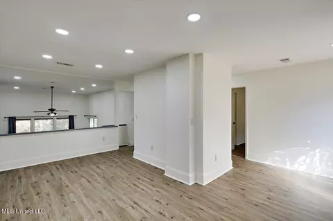 Living - 249 Lancaster Ct, Brandon, MS 39047 photo 3 of 6