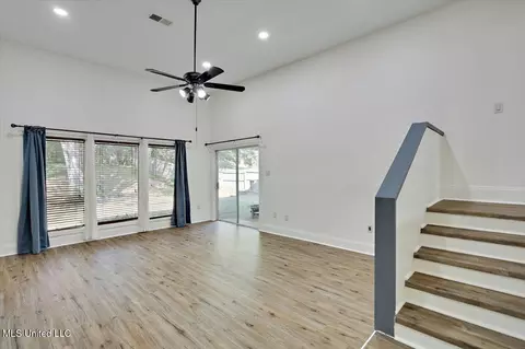 Living - 249 Lancaster Ct, Brandon, MS 39047 photo 4 of 6