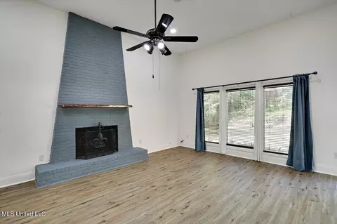 Living - 249 Lancaster Ct, Brandon, MS 39047 photo 1 of 6