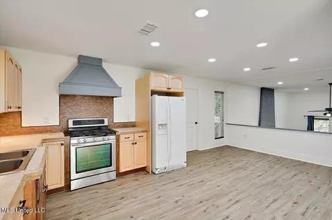 Kitchen - 249 Lancaster Ct, Brandon, MS 39047 photo 1 of 4
