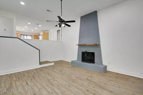 Living - 249 Lancaster Ct, Brandon, MS 39047 photo 5 of 6