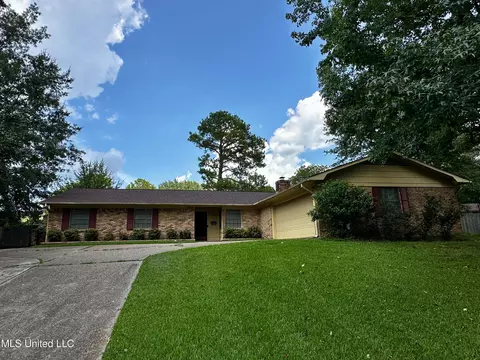 1301 Beverly Dr, Clinton, MS 39056