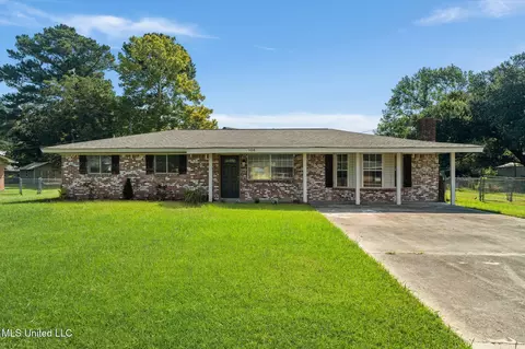 1450 Barnes Cir, Monticello, MS 39654