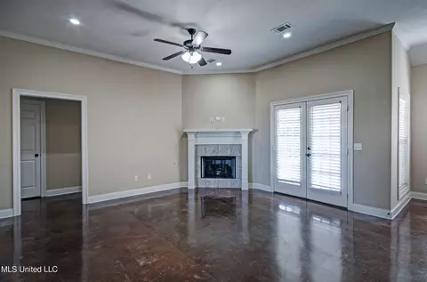 Living - 113 Windy Holw, Madison, MS 39110 photo 1 of 2