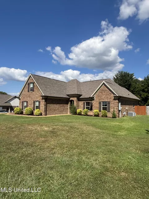 Exterior - 204 Eagle View Dr, Senatobia, MS 38668 photo 2 of 5