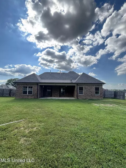 Exterior - 204 Eagle View Dr, Senatobia, MS 38668 photo 3 of 5