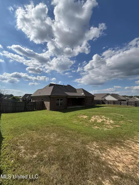 Exterior - 204 Eagle View Dr, Senatobia, MS 38668 photo 4 of 5