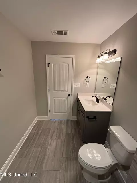 Bath - 204 Eagle View Dr, Senatobia, MS 38668 photo 11 of 11