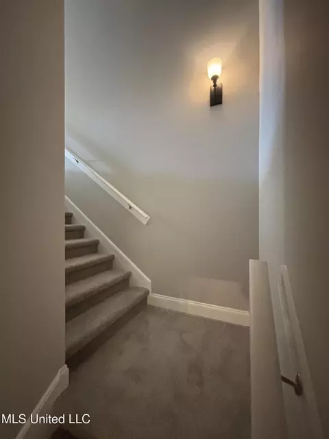 Entry Way - 204 Eagle View Dr, Senatobia, MS 38668 photo 1 of 1