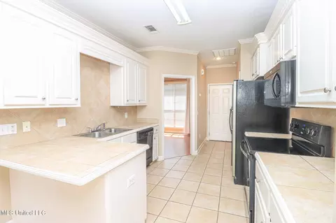 Kitchen - 900 Glen Cv, Madison, MS 39110 photo 1 of 4