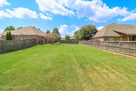Exterior - 900 Glen Cv, Madison, MS 39110 photo 7 of 10