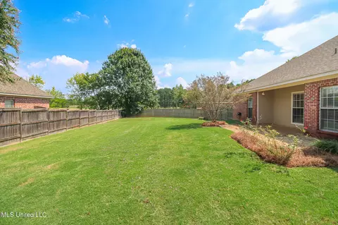 Exterior - 900 Glen Cv, Madison, MS 39110 photo 5 of 10
