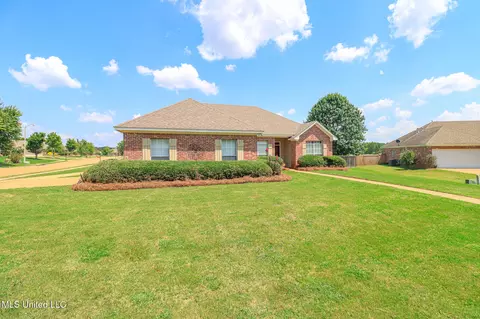 Exterior - 900 Glen Cv, Madison, MS 39110 photo 2 of 10