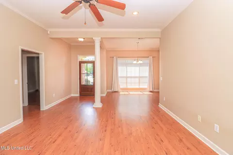 Living - 900 Glen Cv, Madison, MS 39110 photo 4 of 4