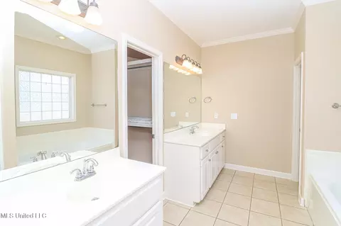 Bath - 900 Glen Cv, Madison, MS 39110 photo 5 of 9
