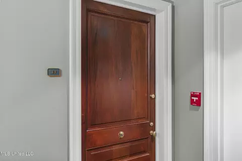 Entry Way - 1200 Meadowbrook Rd #11, Jackson, MS 39206 photo 6 of 7