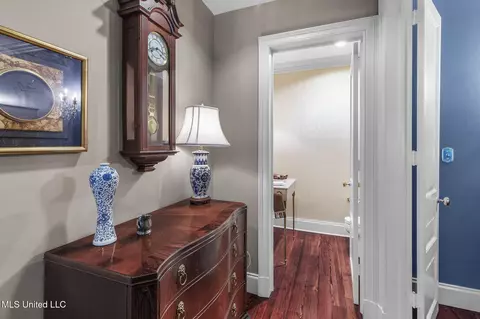 Entry Way - 1200 Meadowbrook Rd #11, Jackson, MS 39206 photo 2 of 7
