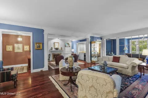 Living - 1200 Meadowbrook Rd #11, Jackson, MS 39206 photo 5 of 8
