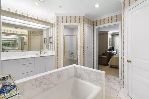Bath - 1200 Meadowbrook Rd #11, Jackson, MS 39206 photo 1 of 8