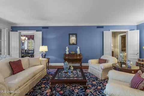 Living - 1200 Meadowbrook Rd #11, Jackson, MS 39206 photo 7 of 8