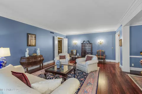 Living - 1200 Meadowbrook Rd #11, Jackson, MS 39206 photo 6 of 8