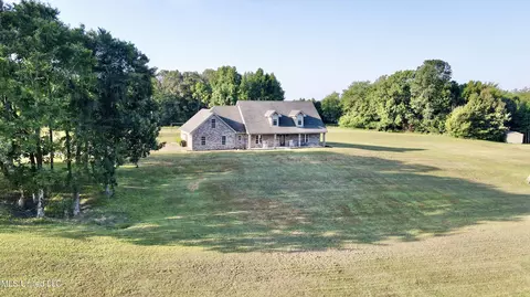 404 Golden Pond Cir, Coldwater, MS 38618