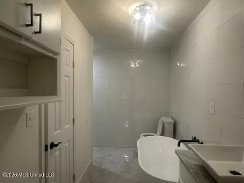 Bath - 8834 Gary Rd, Byram, MS 39272 photo 2 of 4