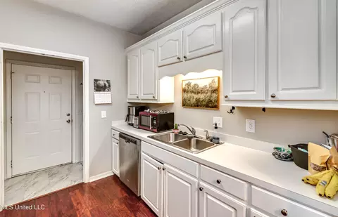 Kitchen - 117 Cape Charles, Brandon, MS 39047 photo 1 of 4